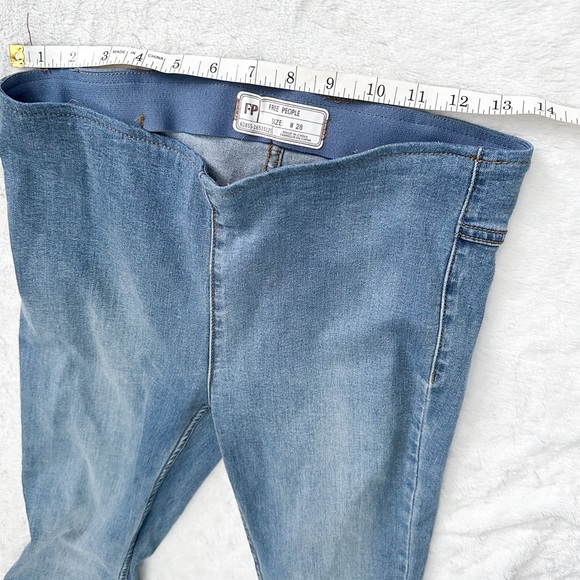 FREE PEOPLE Penny Pull-On Flare bell bottom Jeans medium wash size 28 size 6 - Picture 13 of 15